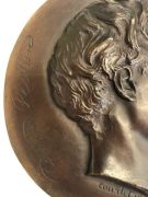 Portrait en médaillon en bronze : photo