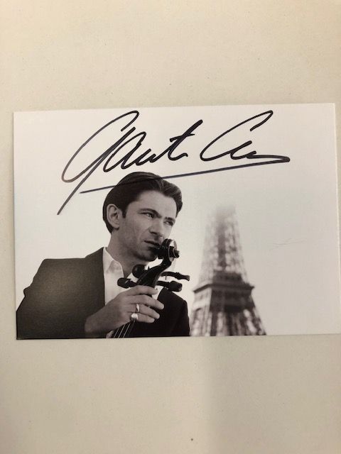 Un autographe authentique de Gautier CAPUCON, violoncelliste français. Avec enveloppe.