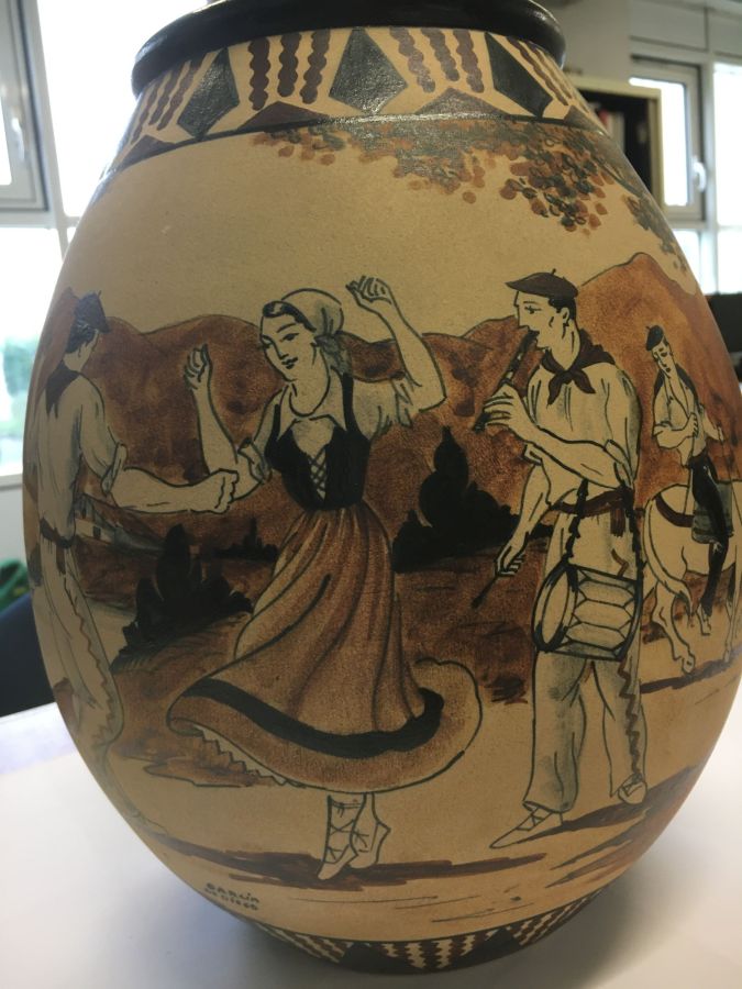 Vase en grès à décor de Pedro GARCIA DE DIEGO (1904 - ). Poterie de Ciboure. Busiforme.