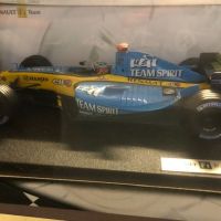 Une belle maquette Renault R25 à l'échelle 1/8, Hot Wheels racing, fabriquée en 2004 pour Matel.