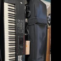 Synthétiseur Roland JUNO-DS et sa housse